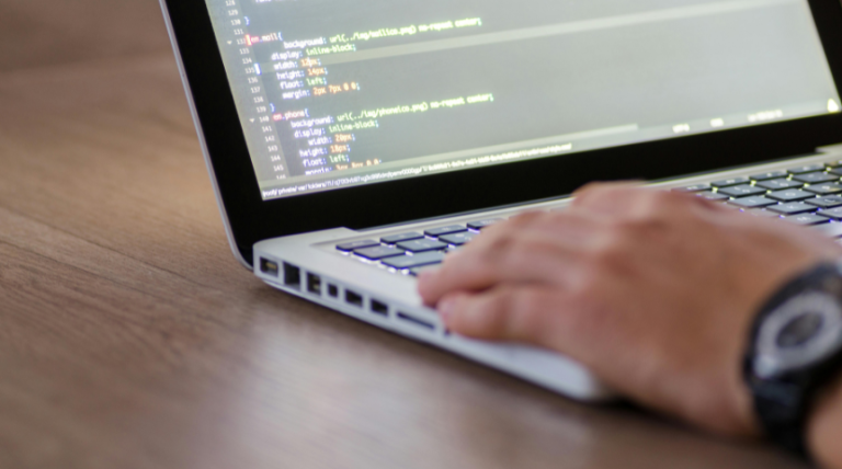 Estudo da Gartner prevê necessidade de treinamento em IA para desenvolvedores
